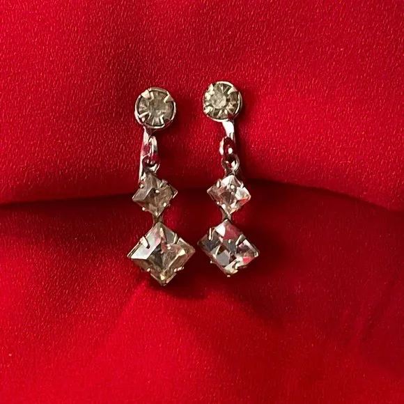 Vintage Screw Back Earrings - Picture 5 of 7